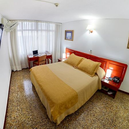 Hotel Villavicencio Plaza מראה חיצוני תמונה