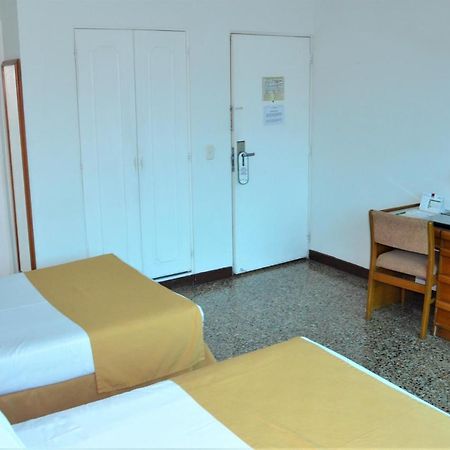 Hotel Villavicencio Plaza מראה חיצוני תמונה