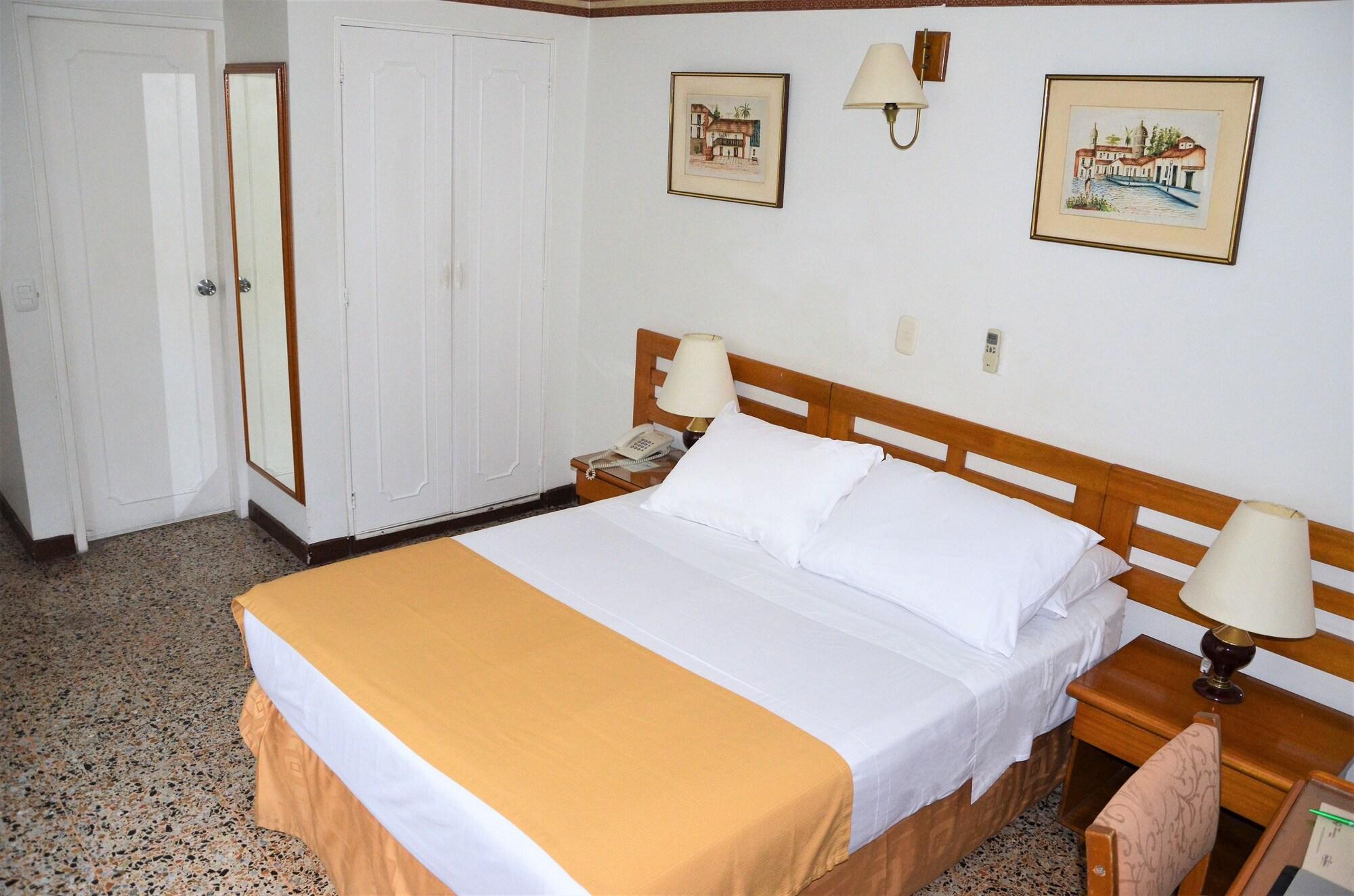 Hotel Villavicencio Plaza מראה חיצוני תמונה