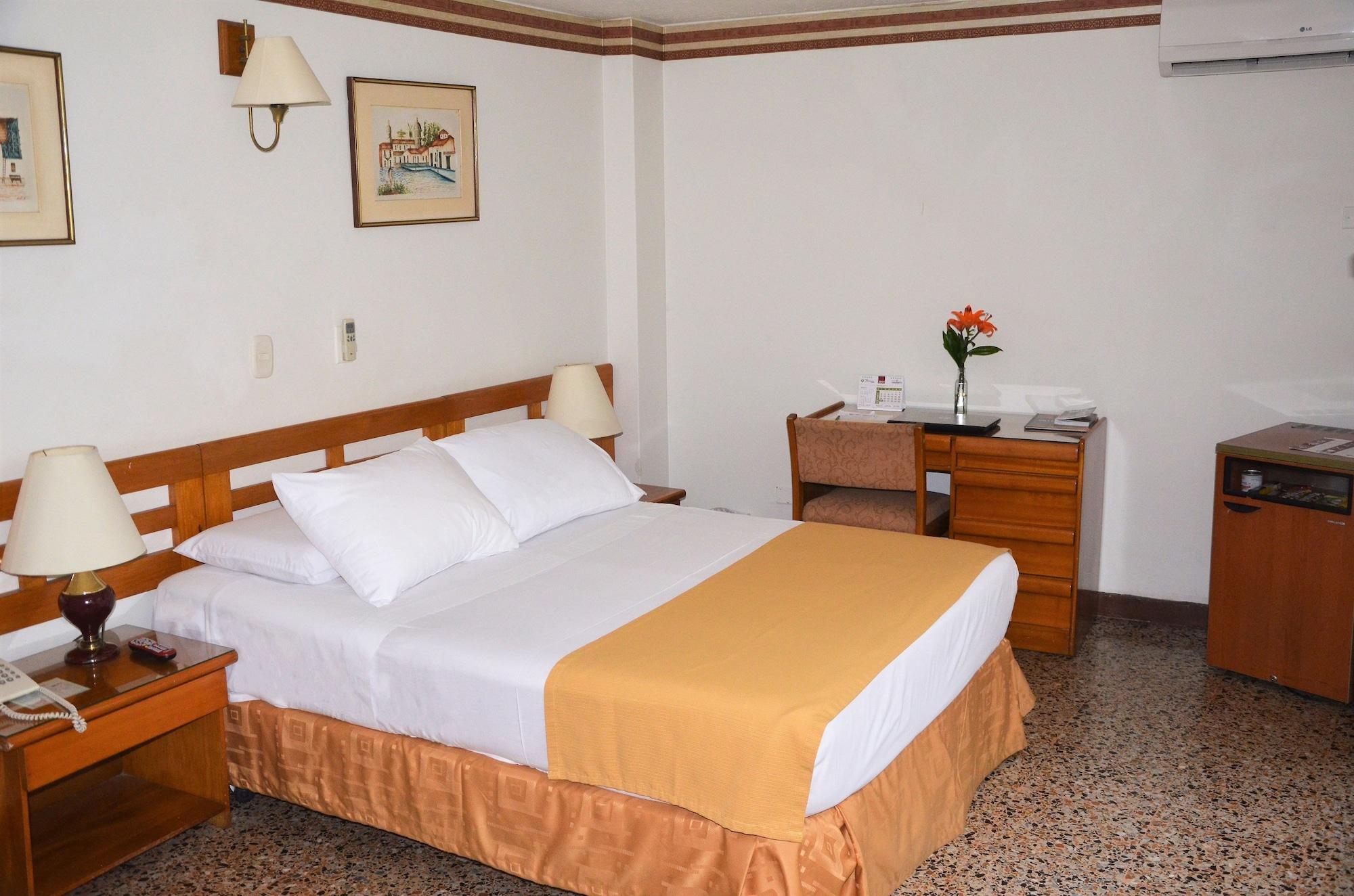 Hotel Villavicencio Plaza מראה חיצוני תמונה