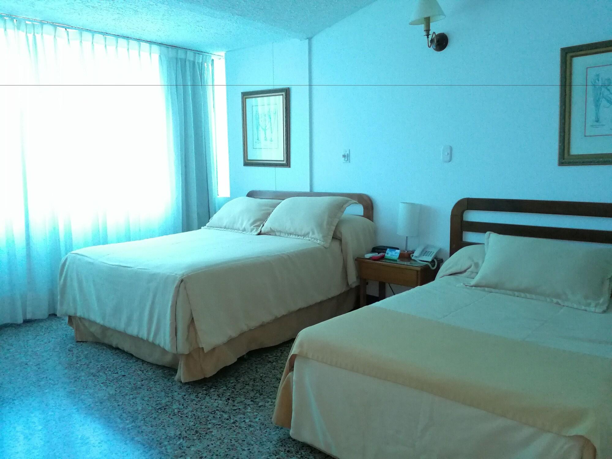 Hotel Villavicencio Plaza מראה חיצוני תמונה