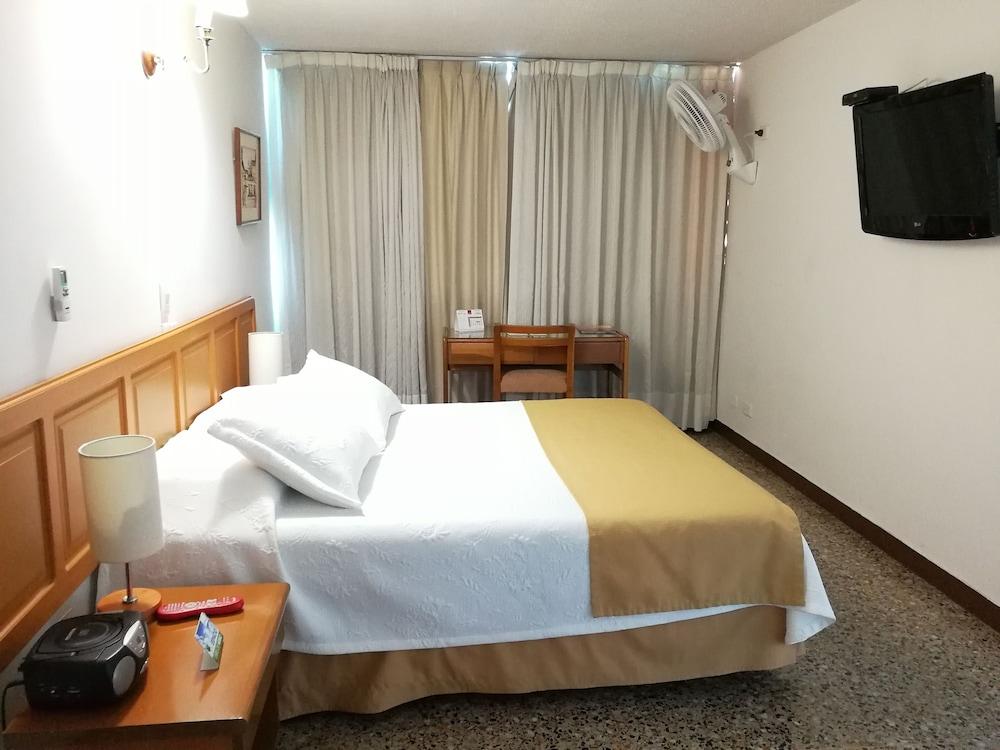 Hotel Villavicencio Plaza מראה חיצוני תמונה