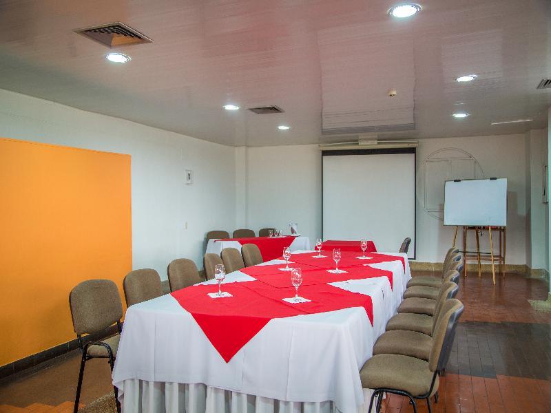 Hotel Villavicencio Plaza מראה חיצוני תמונה