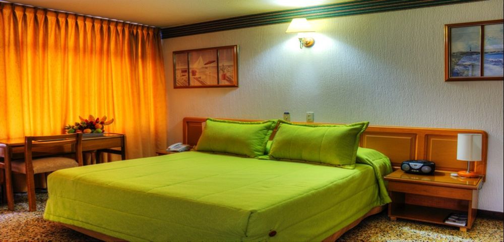 Hotel Villavicencio Plaza מראה חיצוני תמונה