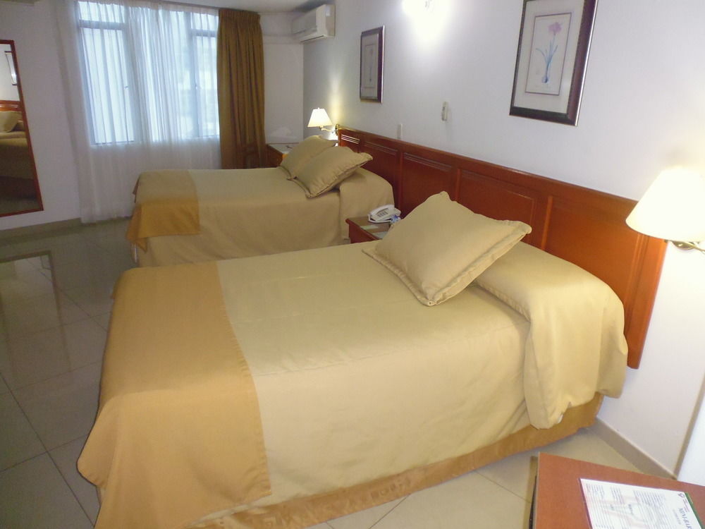 Hotel Villavicencio Plaza מראה חיצוני תמונה