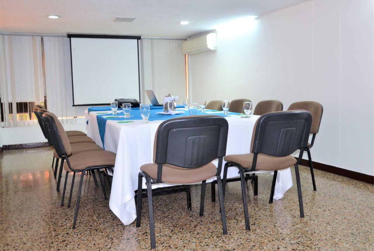 Hotel Villavicencio Plaza מראה חיצוני תמונה