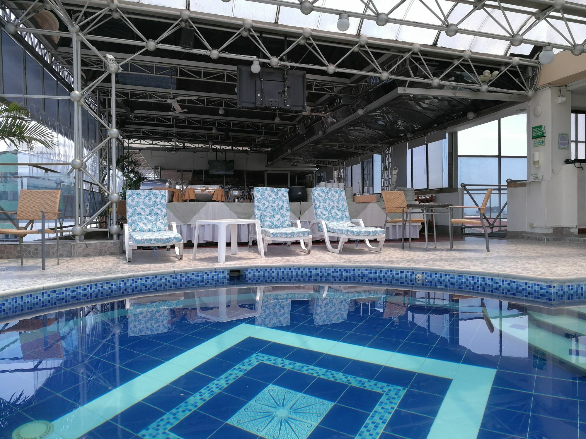 Hotel Villavicencio Plaza מראה חיצוני תמונה