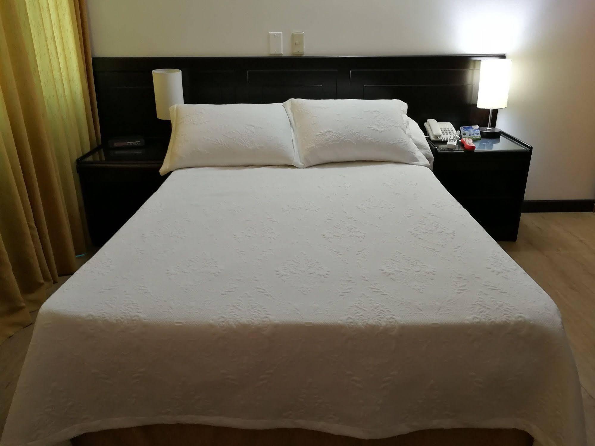 Hotel Villavicencio Plaza מראה חיצוני תמונה