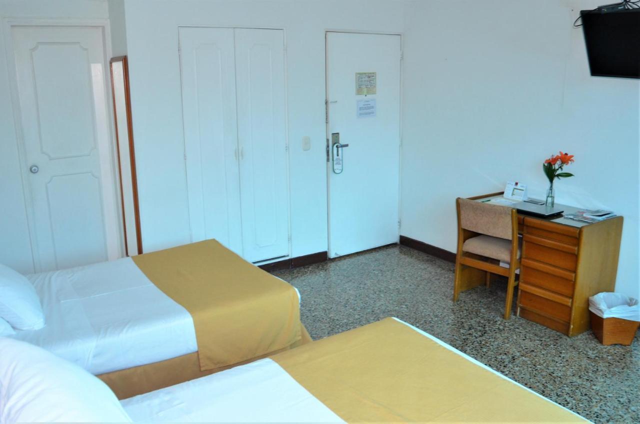 Hotel Villavicencio Plaza מראה חיצוני תמונה